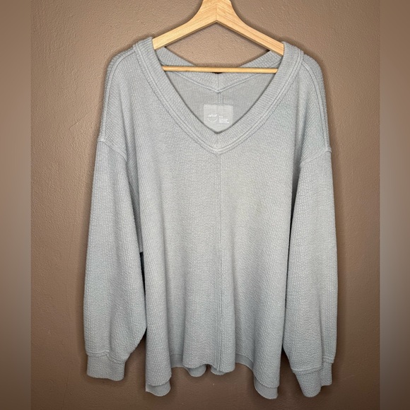aerie Sweaters - Aerie Gray Oversized Slouchy Wonder Textured Knit V-Neck Sweater Size Med Lounge